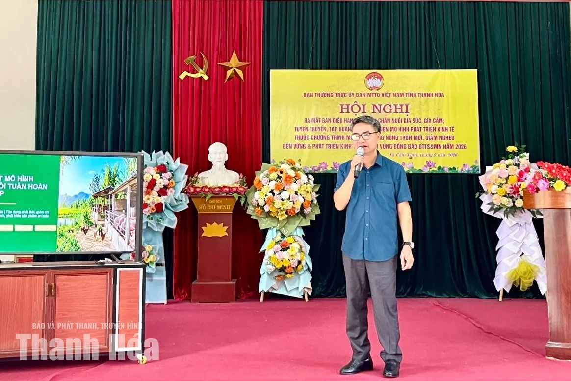 Tập huấn truyền thông XDNTM gắn với phát triển mô hình chăn nuôi