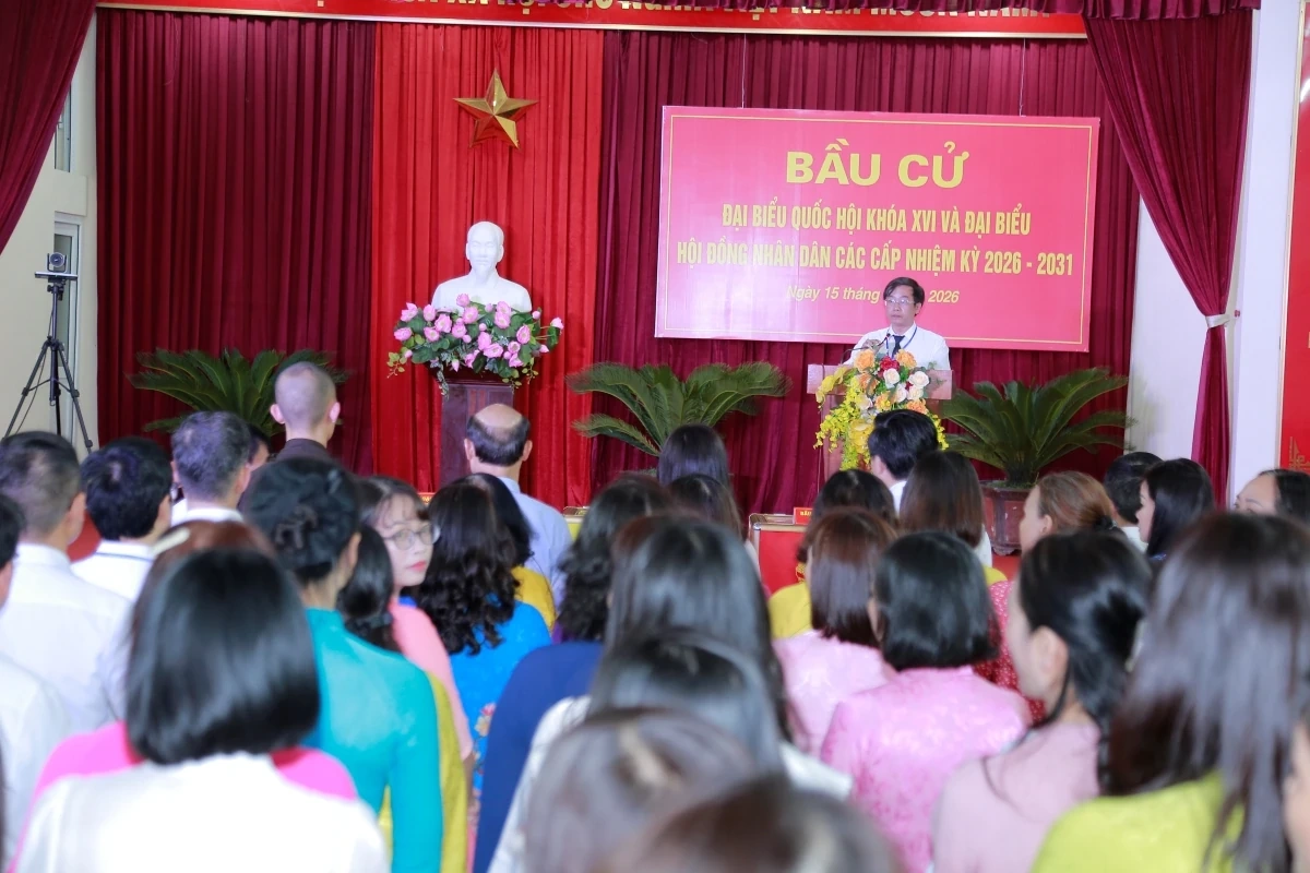 Chủ tịch UBND tỉnh Nguyễn Hoài Anh dự tổng duyệt diễn tập về nghiệp vụ bầu cử tại phường Hạc Thành