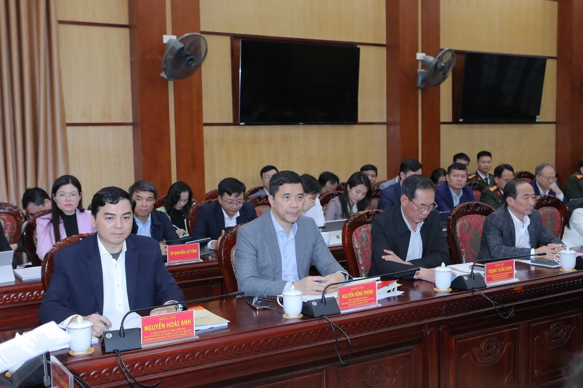 Tạo kh&iacute; thế v&agrave; niềm tin trong Nh&acirc;n d&acirc;n hướng về ng&agrave;y hội non s&ocirc;ng