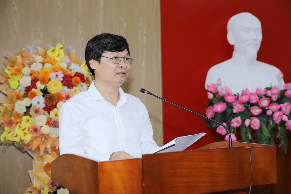 Bí thư Tỉnh ủy Nguyễn Doãn Anh thăm, làm việc tại Trường THPT chuyên Lam Sơn