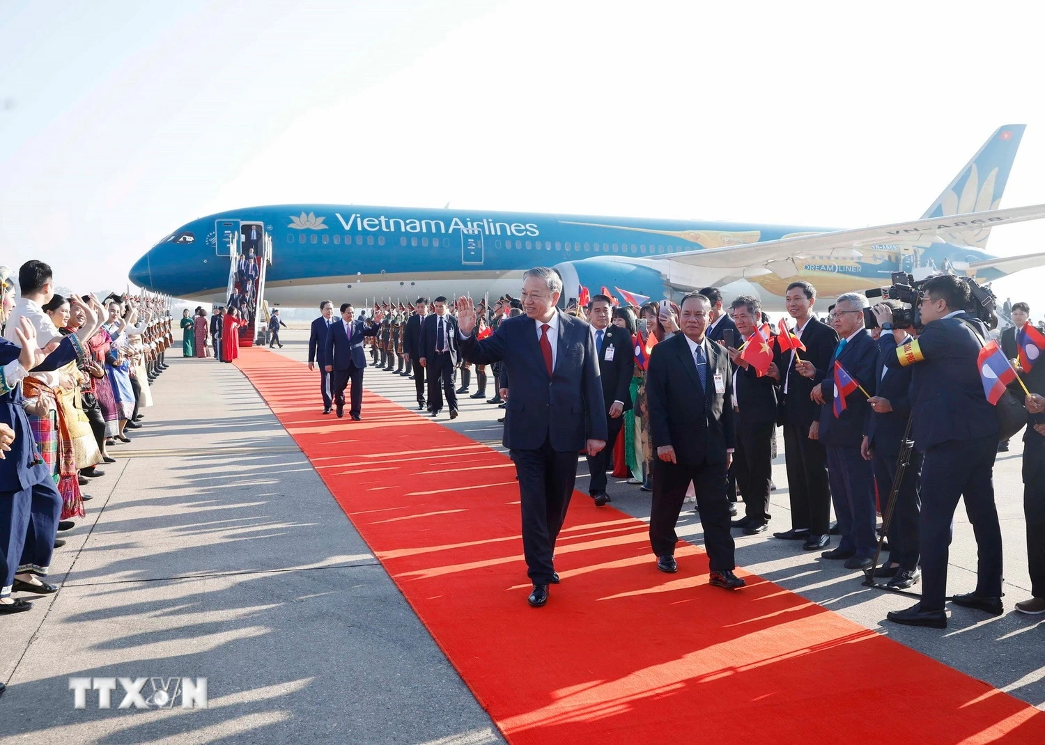 Tổng Bí thư Tô Lâm đến thủ đô Vientiane, bắt đầu thăm cấp Nhà nước tới Lào