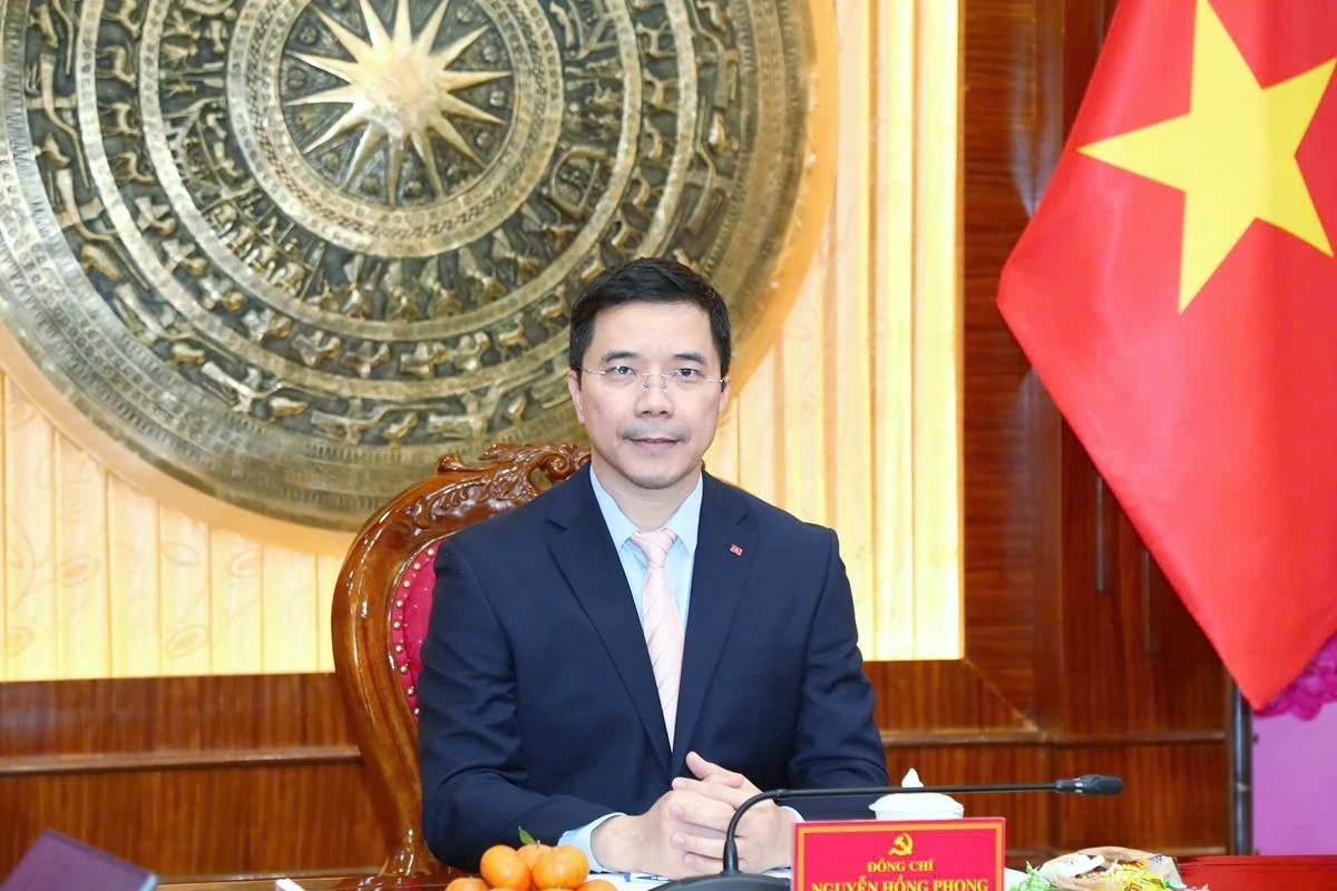 Đội ngũ tr&iacute; thức, b&aacute;o ch&iacute;, văn nghệ sĩ v&agrave; c&aacute;c lực lượng ti&ecirc;u biểu tiếp tục đồng h&agrave;nh v&igrave; sự ph&aacute;t triển của tỉnh