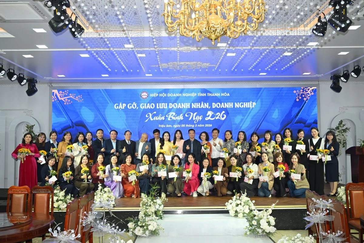 Hiệp hội Doanh nghiệp tỉnh dâng hương tại các di tích trọng điểm và gặp gỡ, giao lưu doanh nhân, doanh nghiệp