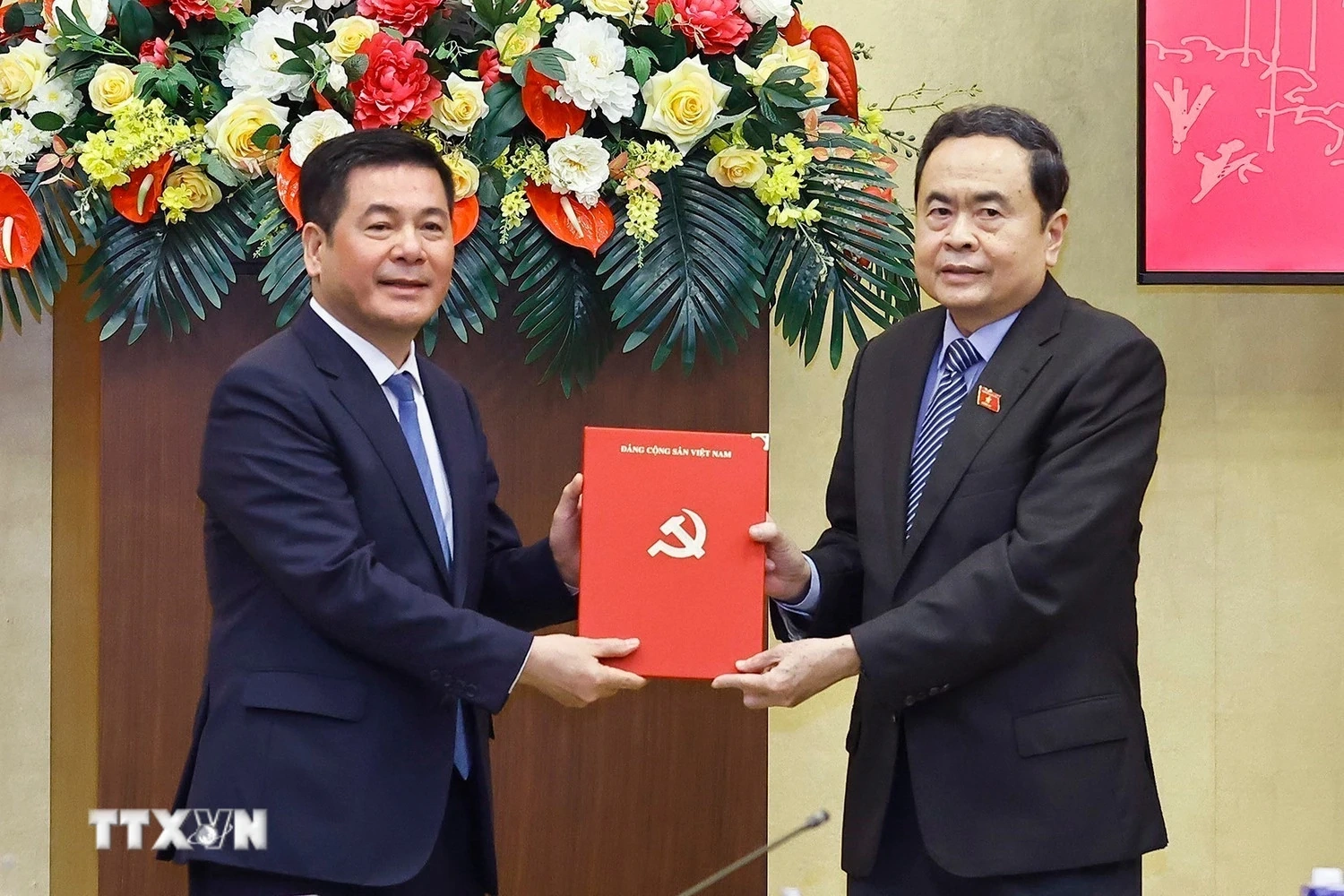 Đồng ch&iacute; Nguyễn Hồng Di&ecirc;n giữ chức Ph&oacute; B&iacute; thư chuy&ecirc;n tr&aacute;ch Đảng ủy Quốc hội