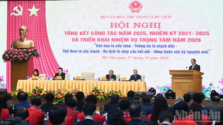 X&acirc;y dựng con người Việt Nam ph&aacute;t triển to&agrave;n diện, m&ocirc;i trường văn h&oacute;a nh&acirc;n văn, văn minh v&agrave; hiện đại