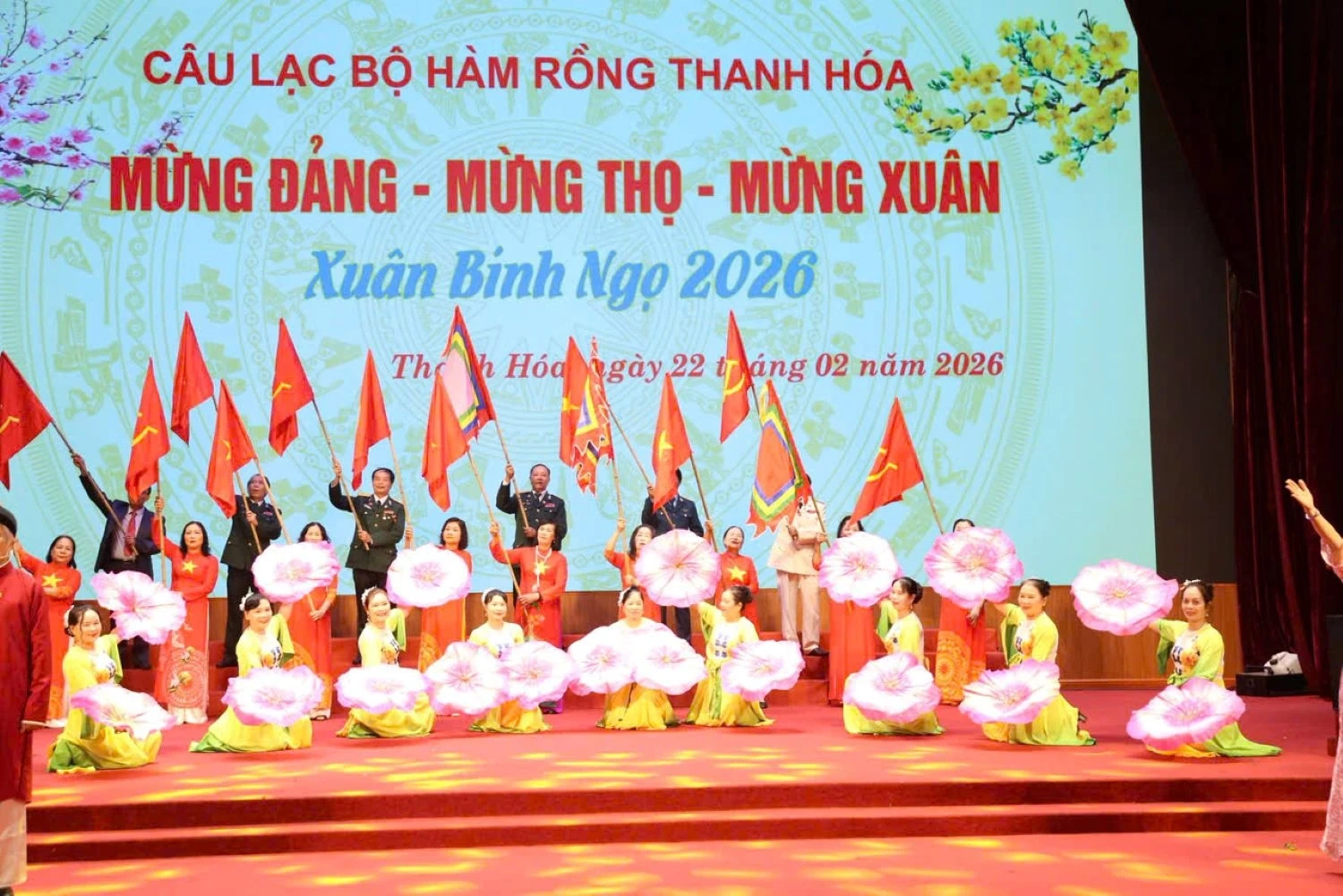 Phó Bí thư Thường trực Tỉnh ủy Nguyễn Hồng Phong chúc thọ CLB Hàm Rồng, kiểm tra công tác lễ hội đầu năm tại Đền Bà Triệu