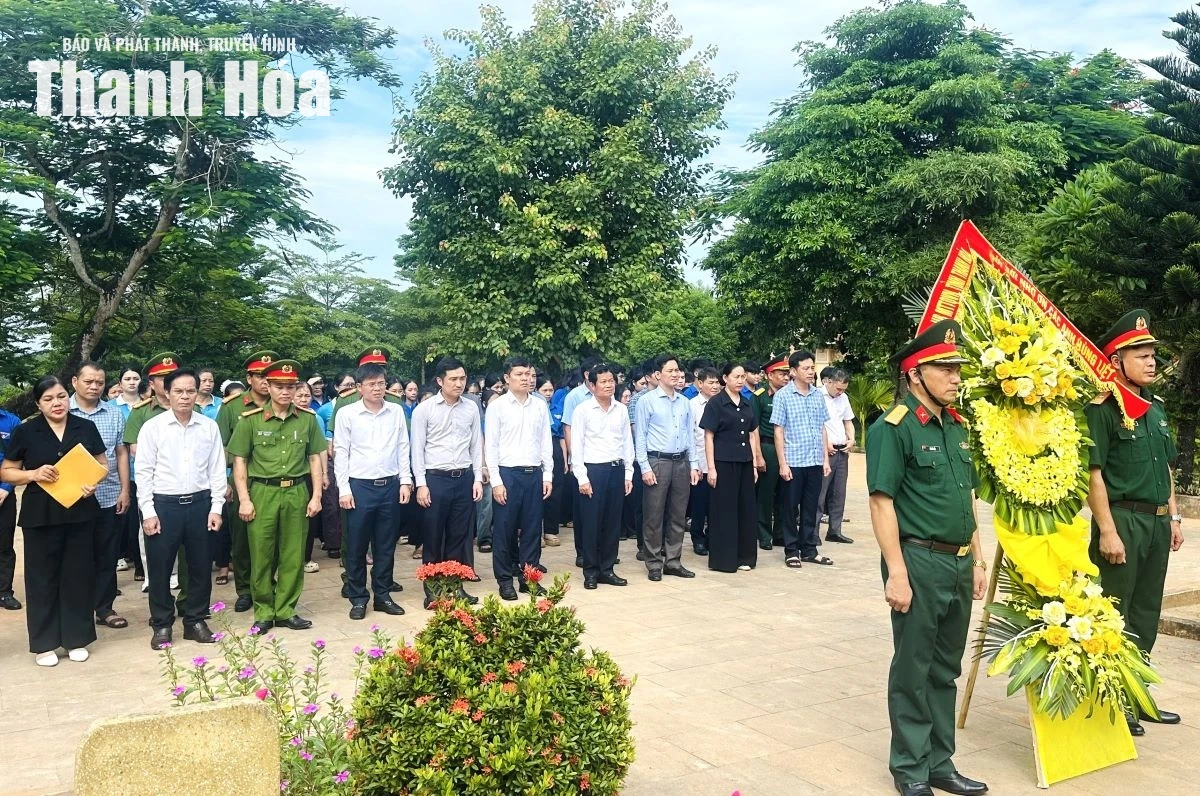 Phó Chủ tịch HĐND tỉnh Nguyễn Quang Hải viếng các Anh hùng liệt sĩ; thăm, tặng quà gia đình chính sách