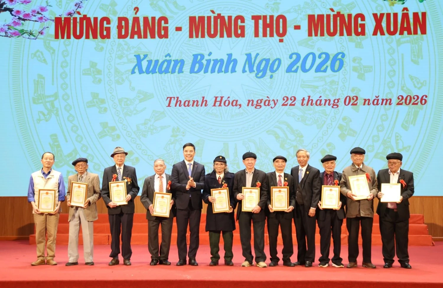 Phó Bí thư Thường trực Tỉnh ủy Nguyễn Hồng Phong chúc thọ CLB Hàm Rồng, kiểm tra công tác lễ hội đầu năm tại Đền Bà Triệu