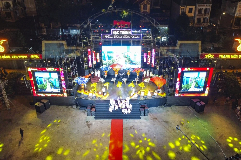 Rực rỡ ph&aacute;o hoa ch&agrave;o đ&oacute;n thời khắc bước sang năm mới 2026