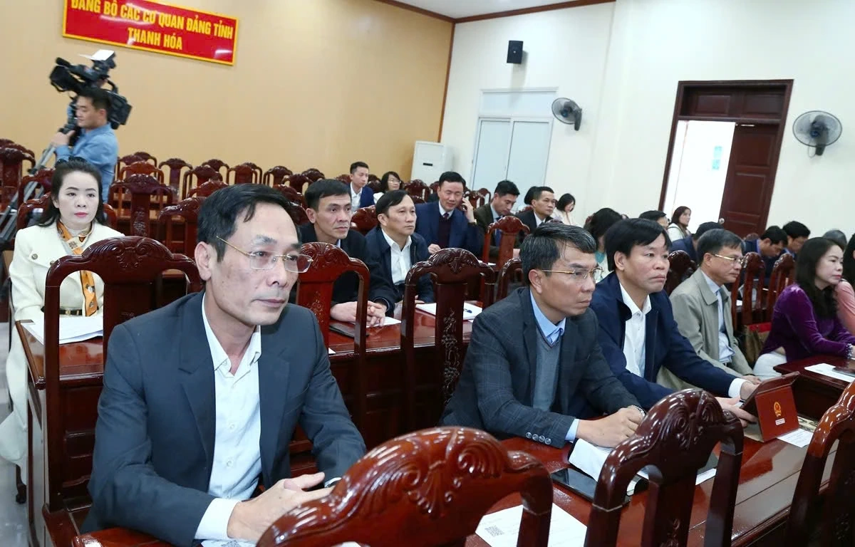 Ph&aacute; vỡ t&iacute;nh bảo thủ, tr&igrave; trệ, thay đổi tư duy, nhận thức nhằm tạo ra sức chiến đấu của tổ chức cơ sở đảng