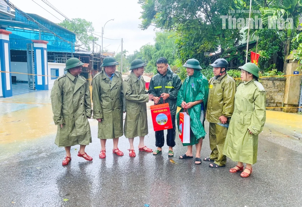 Phó Chủ tịch UBND tỉnh Cao Văn Cường kiểm tra công tác ứng phó, khắc phục hậu quả mưa lũ tại các xã miền núi