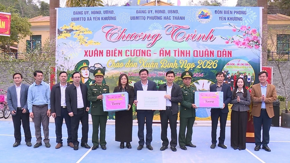 Xu&acirc;n bi&ecirc;n cương - Ấm t&igrave;nh qu&acirc;n d&acirc;n 