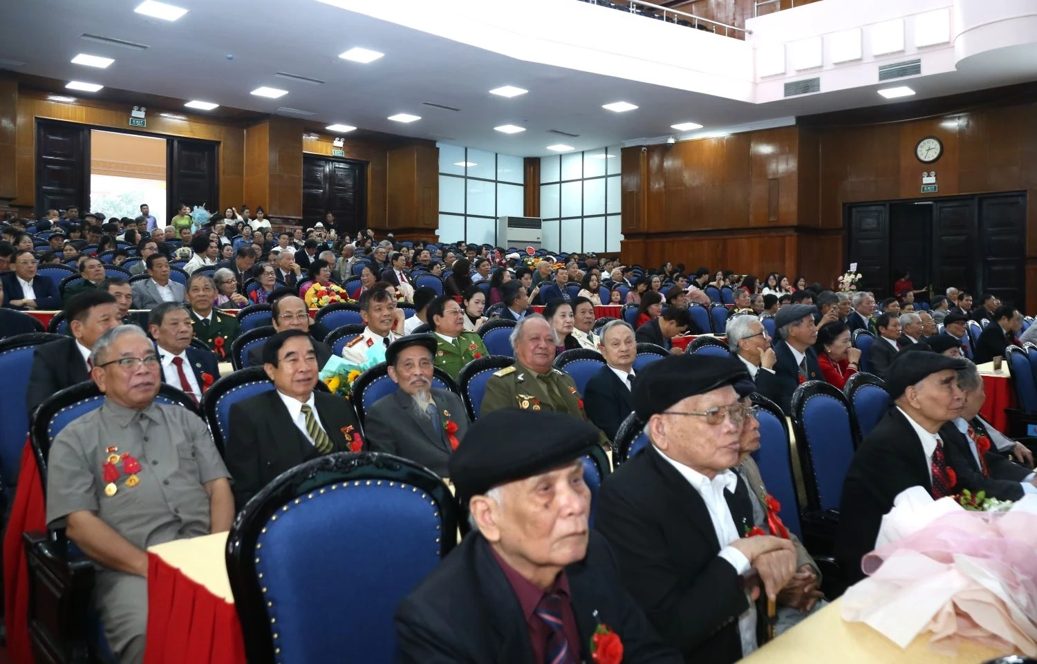 Phó Bí thư Thường trực Tỉnh ủy Nguyễn Hồng Phong chúc thọ CLB Hàm Rồng, kiểm tra công tác lễ hội đầu năm tại Đền Bà Triệu