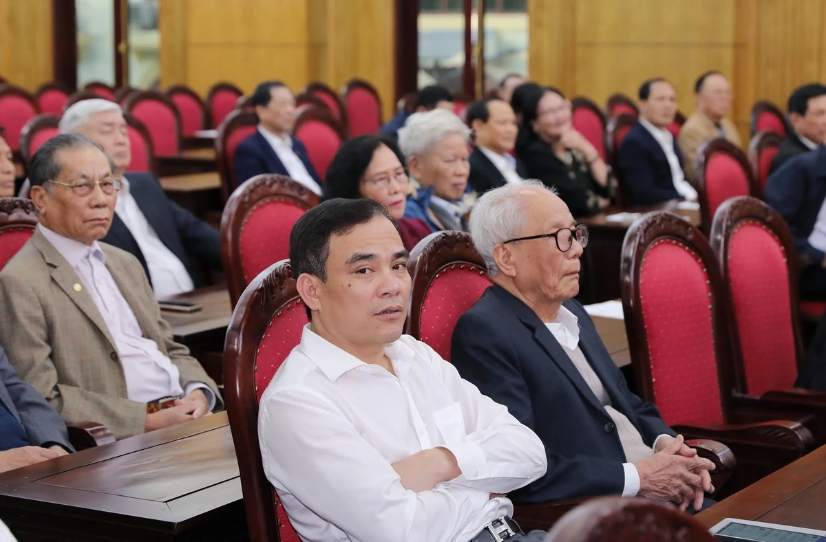 Thường trực Tỉnh ủy gặp mặt nguy&ecirc;n l&atilde;nh đạo tỉnh, c&aacute;n bộ l&atilde;o th&agrave;nh c&aacute;ch mạng nh&acirc;n dịp Tết Nguy&ecirc;n đ&aacute;n 2026