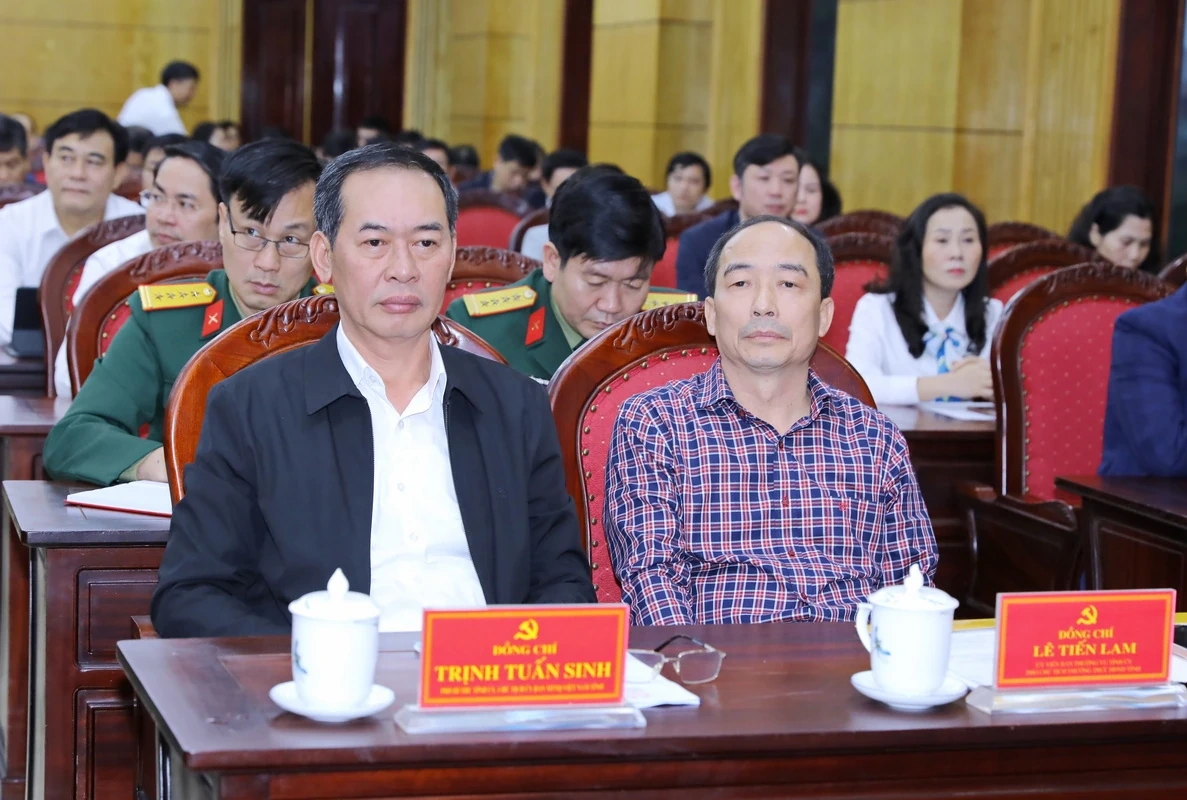 Khẩn trương xây dựng chương trình hành động, phân công rõ trách nhiệm triển khai thực hiện hai Nghị quyết của Bộ Chính trị