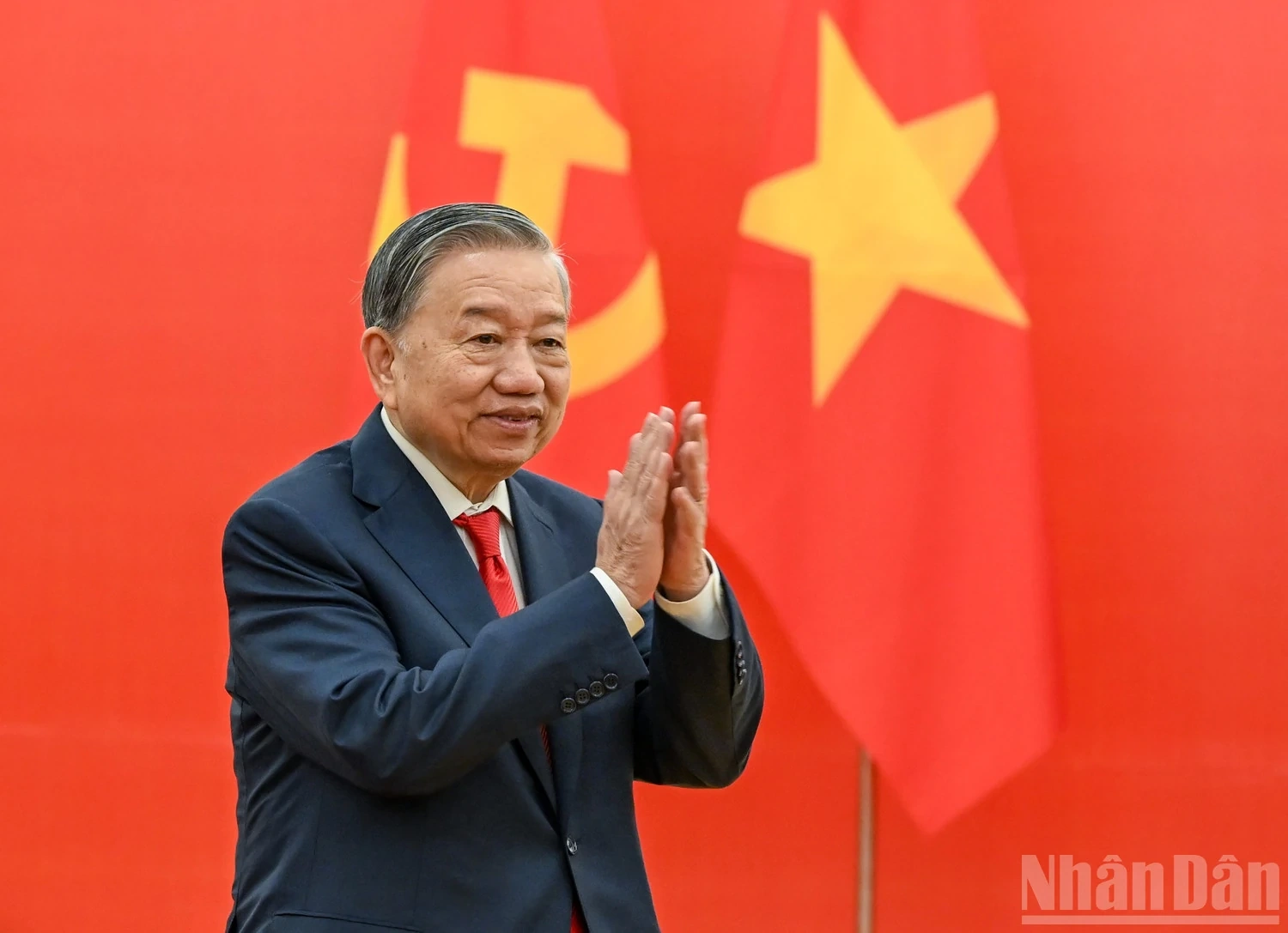 Trao Huy hiệu 45 năm tuổi Đảng, tặng đồng chí Tổng Bí thư Tô Lâm