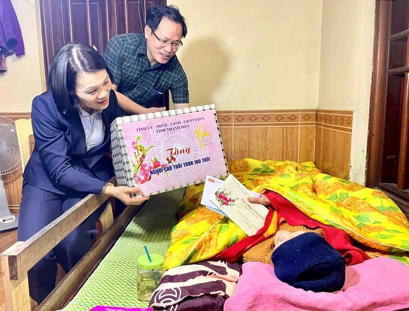 Ph&oacute; Chủ tịch Thường trực Ủy ban MTTQ tỉnh kiểm tra đời sống v&agrave; sản xuất của người d&acirc;n một số địa phương, đơn vị