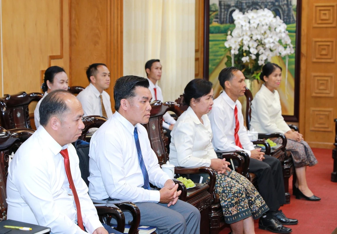 Bí thư Tỉnh ủy Lê Đức Thái tiếp xã giao Đoàn công tác Ban Tuyên huấn tỉnh Hủa Phăn và Đoàn Hội Phật giáo Việt Nam tỉnh Thanh Hóa