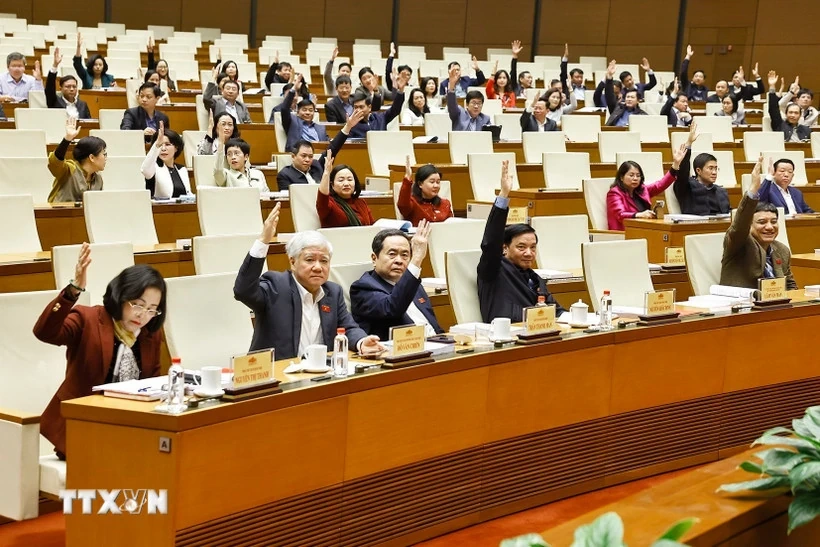 Lấy &yacute; kiến cử tri nơi c&ocirc;ng t&aacute;c đối với 122 người ứng cử đại biểu Quốc hội chuy&ecirc;n tr&aacute;ch ở Trung ương