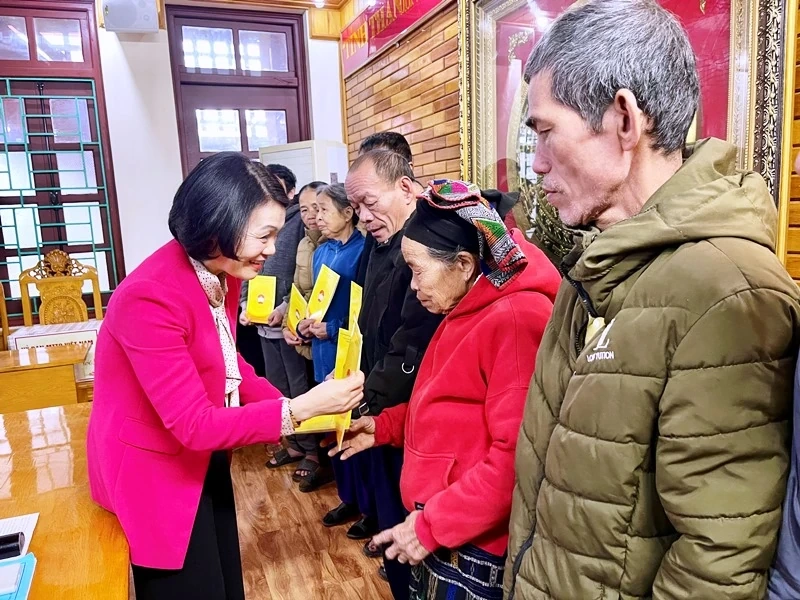 Phó Chủ tịch Thường trực Ủy ban MTTQ tỉnh kiểm tra tình hình sản xuất và đời sống Nhân dân tại một số địa phương