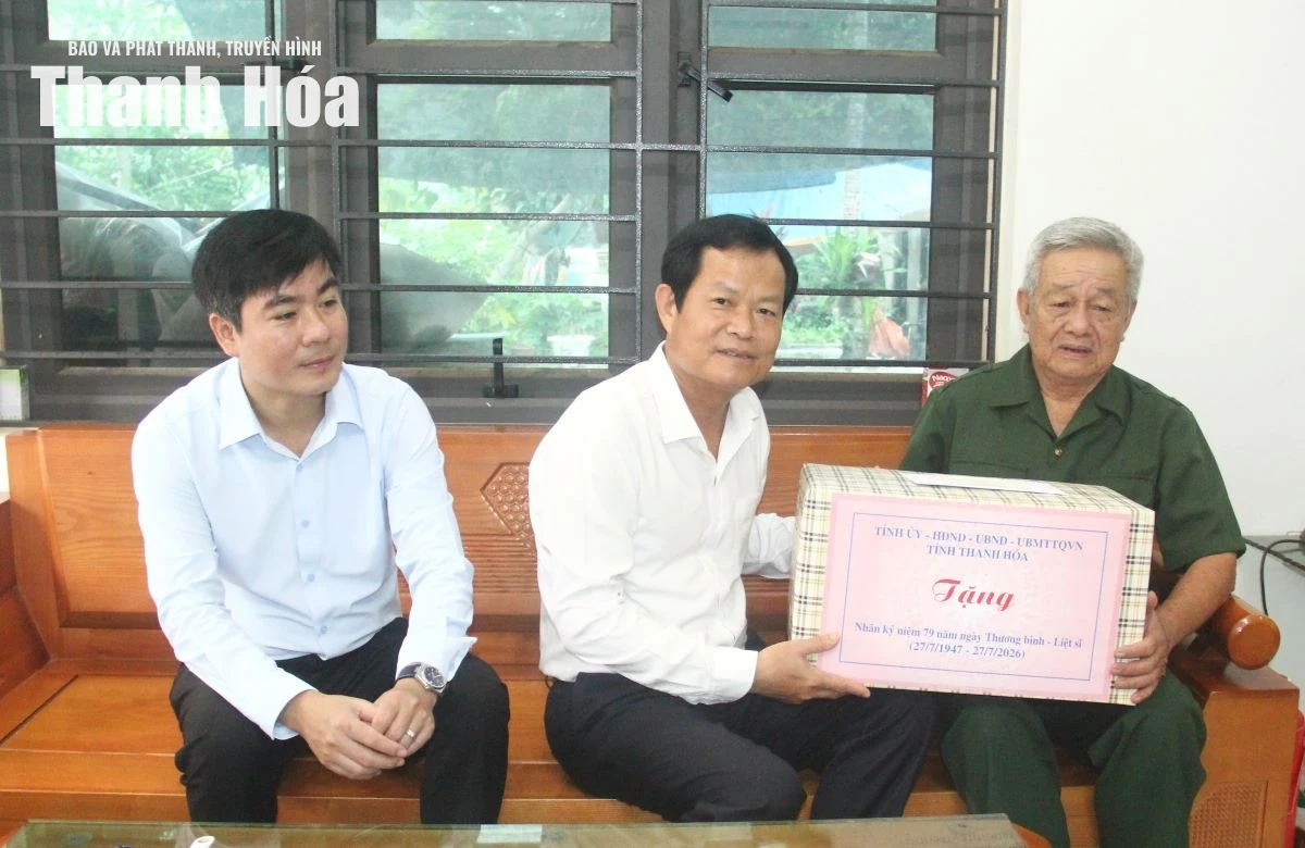 Phó Chủ tịch HĐND tỉnh Nguyễn Quang Hải viếng các Anh hùng liệt sĩ; thăm, tặng quà gia đình chính sách