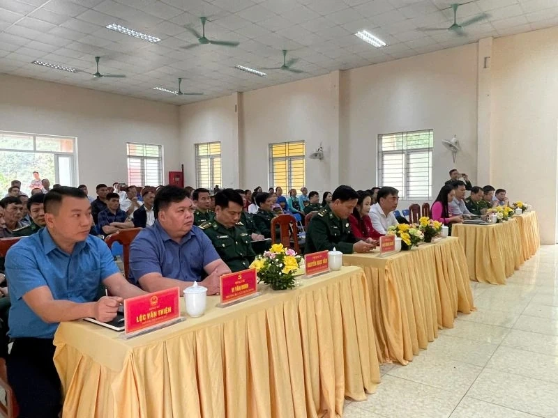 Ứng cử viên đại biểu HĐND tỉnh, đơn vị bầu cử số 1 tiếp xúc cử tri tại xã Tam Chung