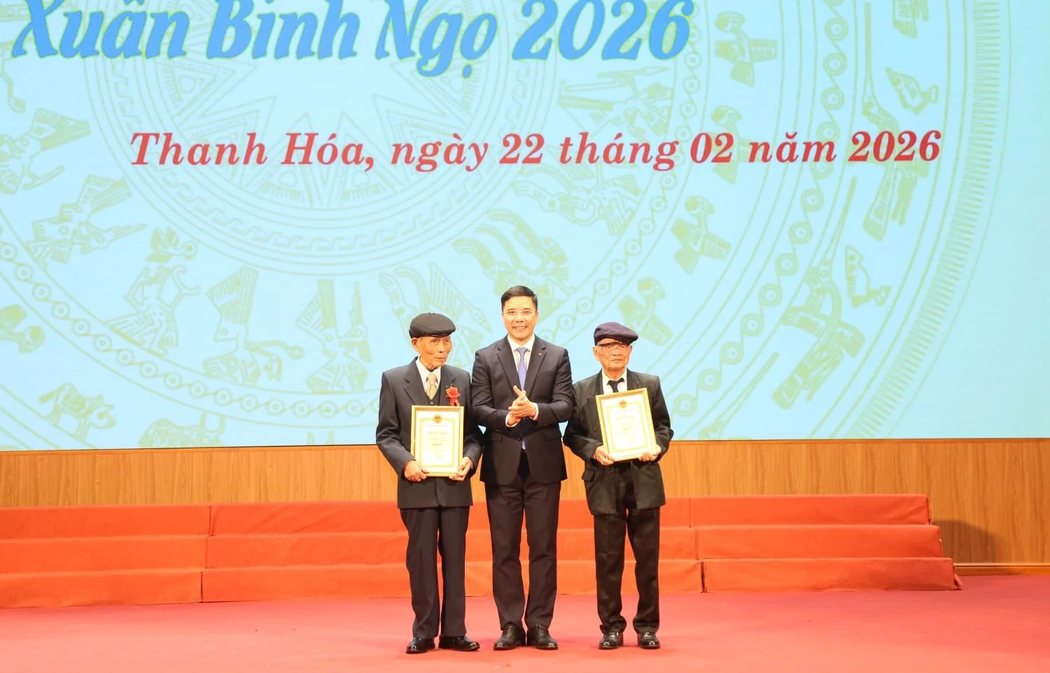 Phó Bí thư Thường trực Tỉnh ủy Nguyễn Hồng Phong chúc thọ CLB Hàm Rồng, kiểm tra công tác lễ hội đầu năm tại Đền Bà Triệu