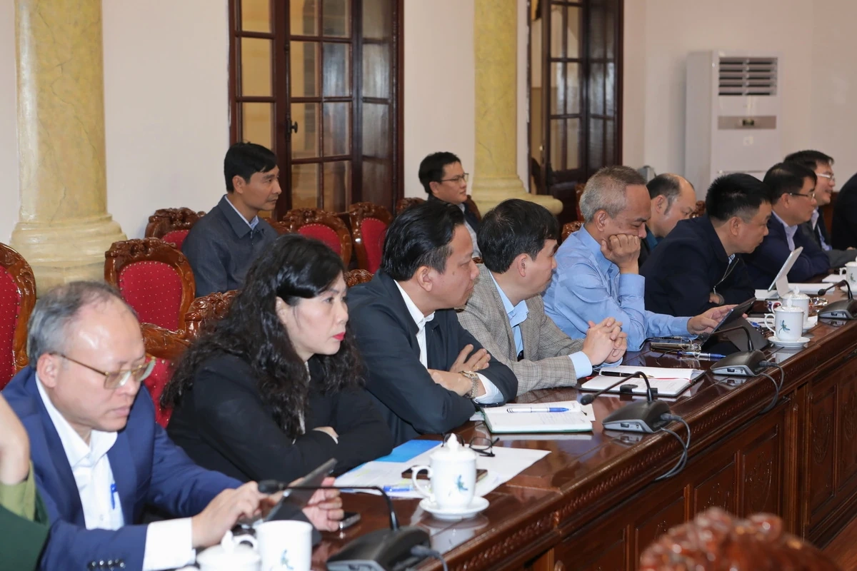 R&agrave; so&aacute;t tổng thể c&aacute;c c&ocirc;ng tr&igrave;nh giao th&ocirc;ng v&agrave; dự &aacute;n sử dụng đất tr&ecirc;n địa b&agrave;n tỉnh