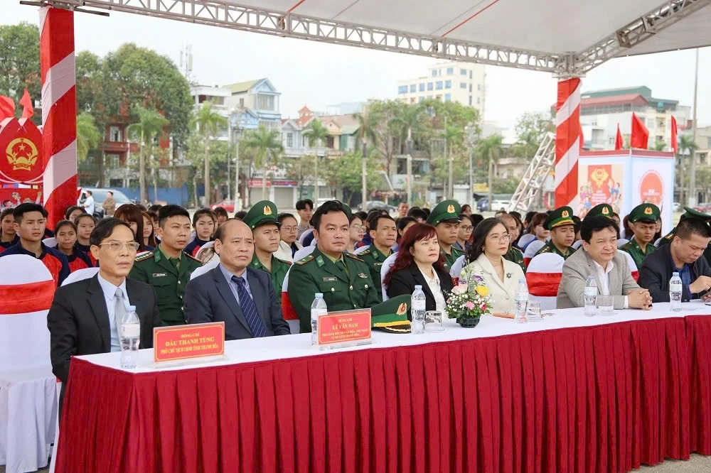 Triển lãm tranh cổ động và ảnh tư liệu chào mừng bầu cử đại biểu Quốc hội khóa XVI và đại biểu HĐND các cấp nhiệm kỳ 2026-2031