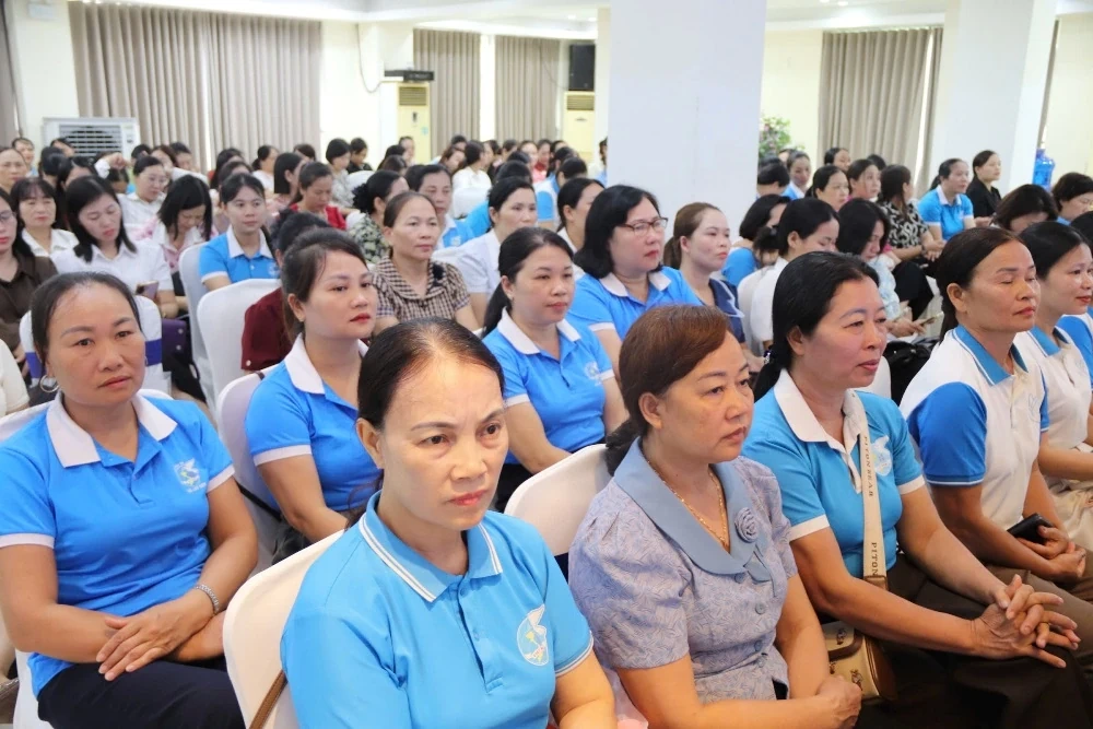 Cán bộ Hội Phụ nữ tham gia tập huấn phòng, chống tội phạm lừa đảo công nghệ cao