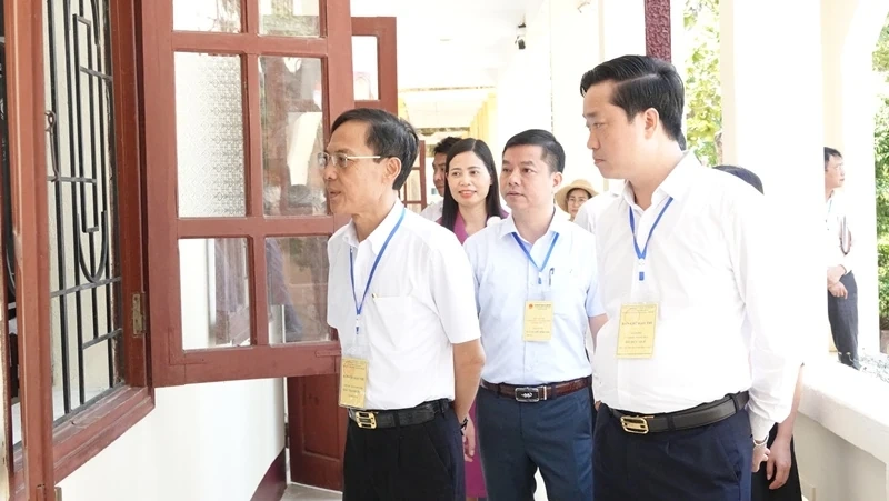 Phó Chủ tịch UBND tỉnh Đầu Thanh Tùng kiểm tra công tác tổ chức thi vào lớp 10 THPT năm học 2026-2027
