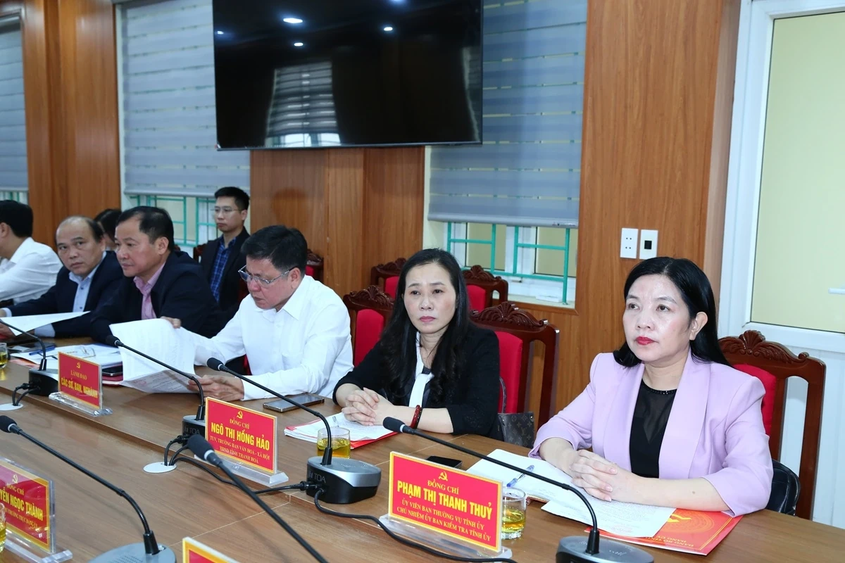 Ph&oacute; B&iacute; thư Thường trực Tỉnh ủy Nguyễn Hồng Phong thăm, l&agrave;m việc tại x&atilde; Hoa Lộc