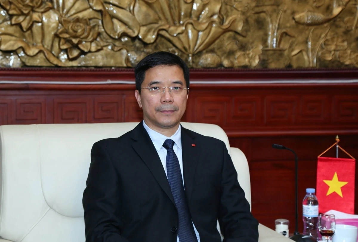 Ph&oacute; B&iacute; thư Thường trực Tỉnh ủy Nguyễn Hồng Phong thăm, ch&uacute;c mừng Bộ Tư lệnh Qu&acirc;n khu 4