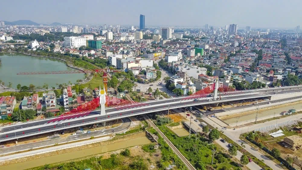 Thông xe kỹ thuật Cầu vượt đường sắt Bắc - Nam chào mừng Đại hội đại biểu toàn quốc lần thứ XIV của Đảng