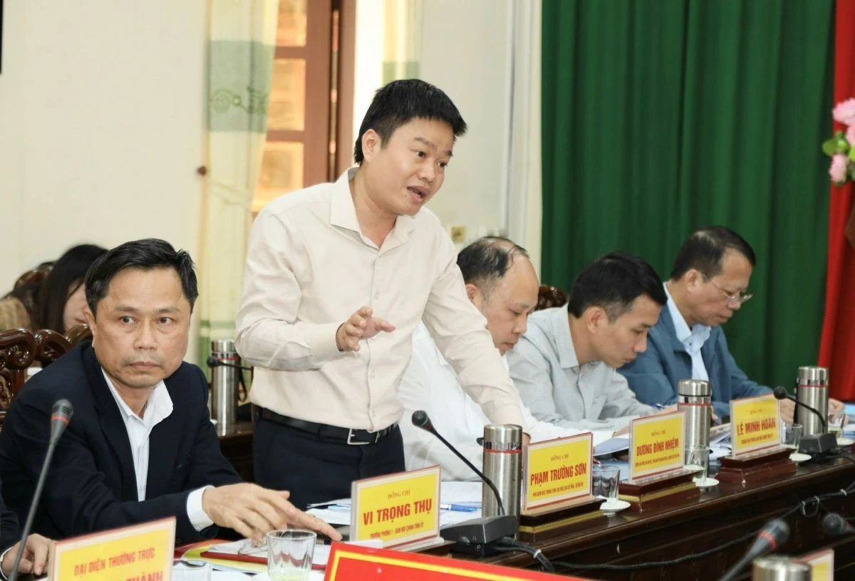 Trưởng Ban Nội ch&iacute;nh Tỉnh ủy Nguyễn Ngọc Tiến gi&aacute;m s&aacute;t c&ocirc;ng t&aacute;c bầu cử ĐBQH v&agrave; HĐND c&aacute;c cấp