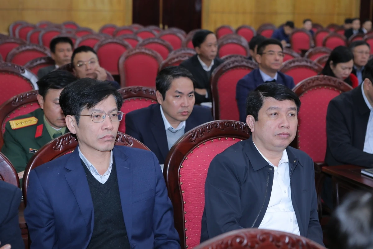 Triển khai nghi&ecirc;m t&uacute;c c&aacute;c nhiệm vụ ngay từ đầu năm v&agrave; chăm lo Tết cho Nh&acirc;n d&acirc;n