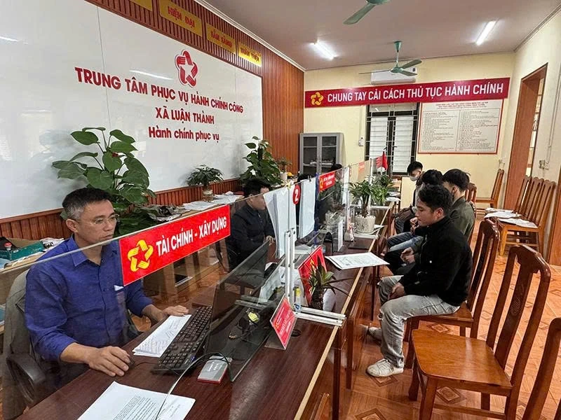 Luận Th&agrave;nh đột ph&aacute; tư duy, đưa dịch vụ c&ocirc;ng đến gần d&acirc;n qua nhịp cầu số