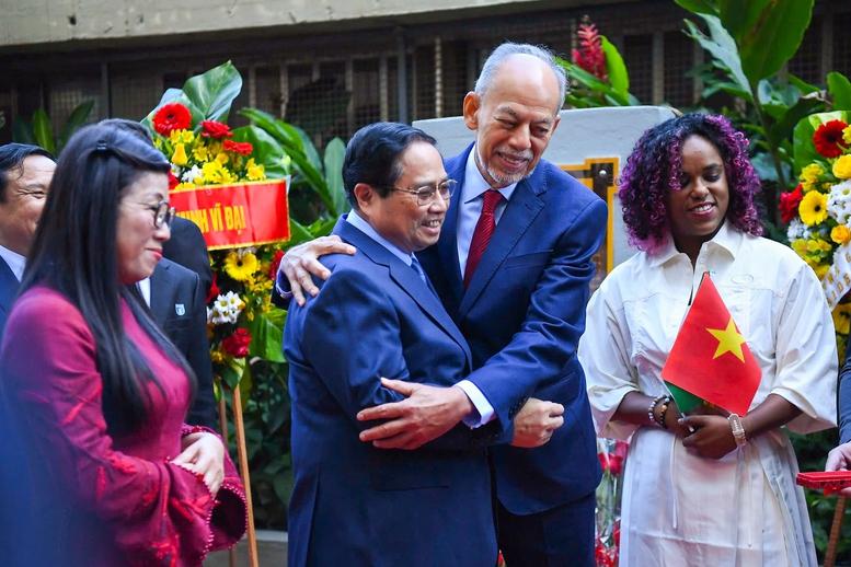 Thủ tướng Phạm Minh Chính dâng hoa tưởng niệm Chủ tịch Hồ Chí Minh tại Rio de Janeiro- Ảnh 6.