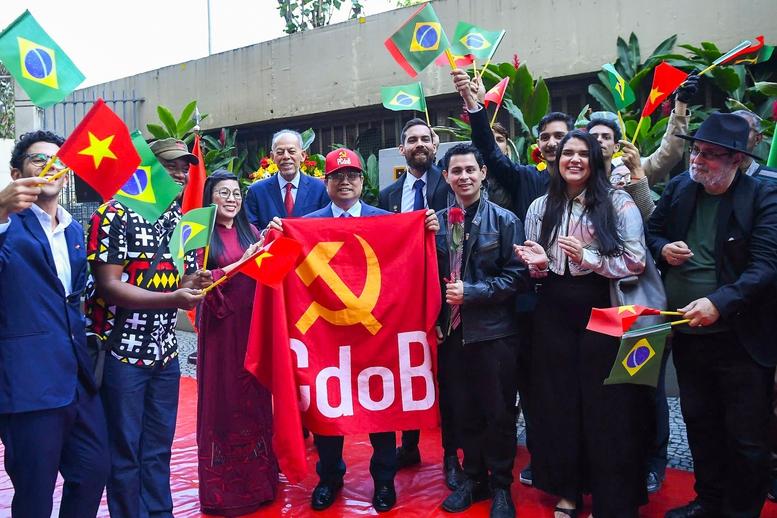 Thủ tướng Phạm Minh Chính dâng hoa tưởng niệm Chủ tịch Hồ Chí Minh tại Rio de Janeiro- Ảnh 7.