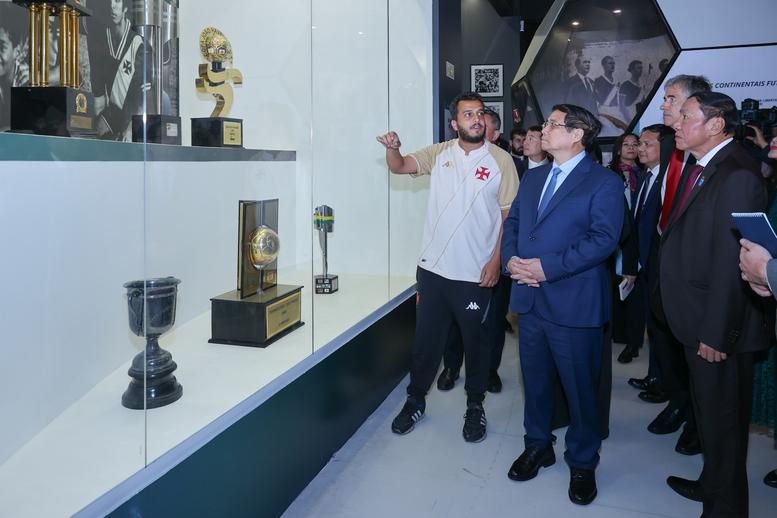 Thủ tướng thăm Câu lạc bộ Bóng đá hàng đầu Brazil, thúc đẩy hợp tác với Việt Nam- Ảnh 1.