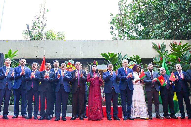 Thủ tướng Phạm Minh Chính dâng hoa tưởng niệm Chủ tịch Hồ Chí Minh tại Rio de Janeiro- Ảnh 4.