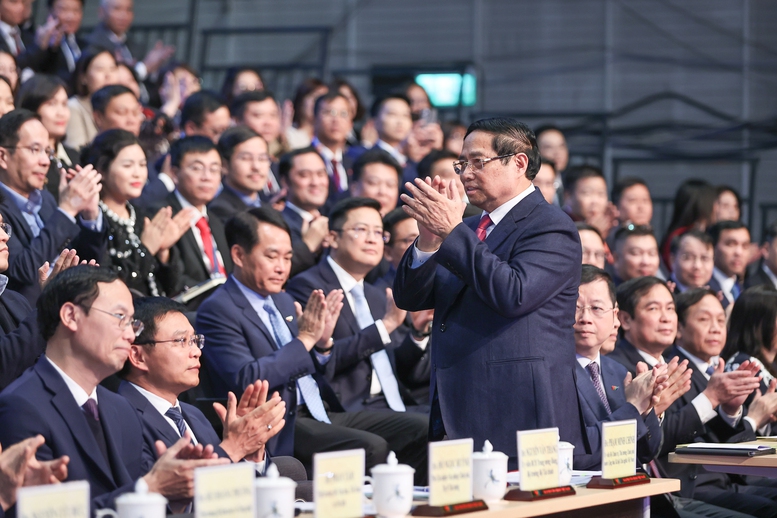 Thủ tướng: VTV phát huy vai trò đặc biệt quan trọng trong hệ thống thông tin, truyền thông và định hướng tư tưởng- Ảnh 1. Thủ tướng: VTV phát huy vai trò đặc biệt quan trọng trong hệ thống thông tin, truyền thông và định hướng tư tưởng- Ảnh 1.