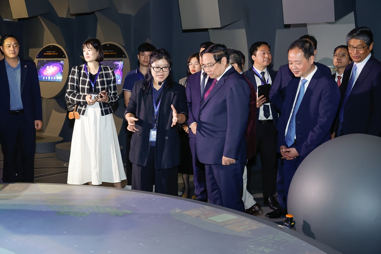 Thủ tướng dự Diễn đàn tầm nhìn vũ trụ Việt Nam - Nhật Bản và khánh thành Trung tâm Vũ trụ Việt Nam- Ảnh 3. Thủ tướng dự Diễn đàn tầm nhìn vũ trụ Việt Nam - Nhật Bản và khánh thành Trung tâm Vũ trụ Việt Nam- Ảnh 3.