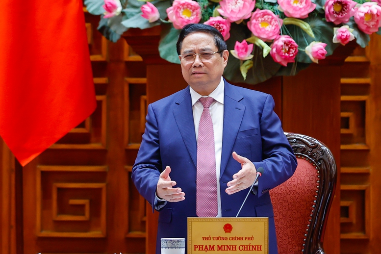 Thủ tướng: Dứt khoát không để thiếu xăng dầu trong mọi trường hợp; xem xét bố trí ngân sách để hỗ trợ bình ổn giá- Ảnh 2. Thủ tướng: Dứt khoát không để thiếu xăng dầu trong mọi trường hợp; xem xét bố trí ngân sách để hỗ trợ bình ổn giá- Ảnh 2.