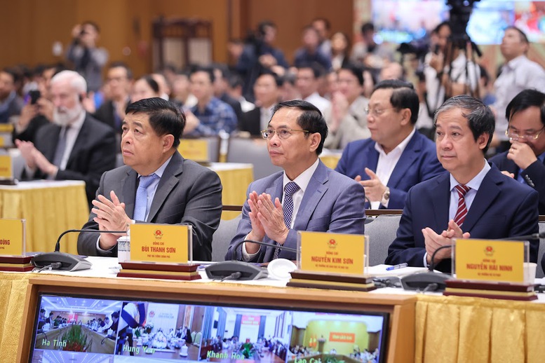 CẬP NHẬT: Thủ tướng Phạm Minh Ch&iacute;nh chủ tr&igrave; Diễn đ&agrave;n quốc gia ph&aacute;t triển Kinh tế số v&agrave; x&atilde; hội số lần thứ 3- Ảnh 3.