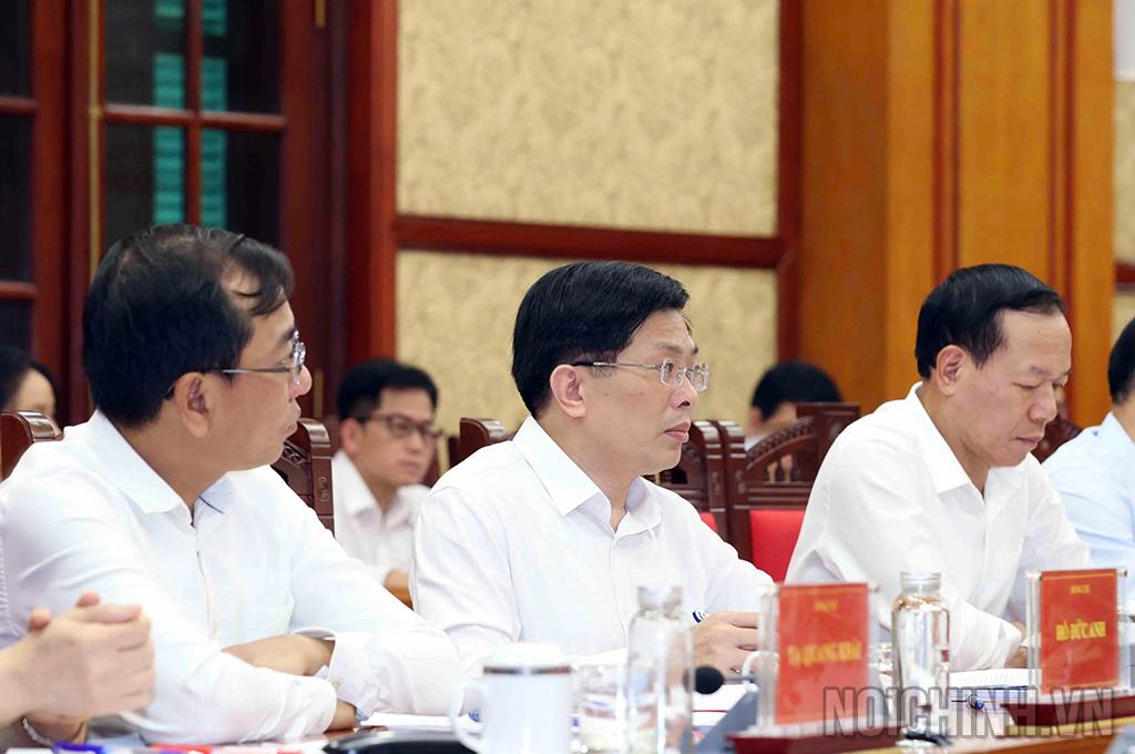 Các đại biểu tham dự Cuộc họp