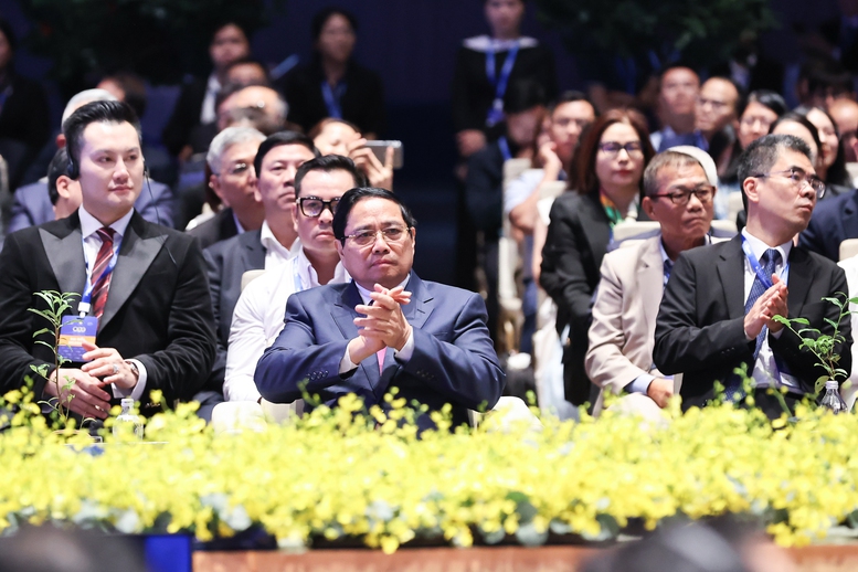 Thủ tướng: Vừa tự lực, tự cường, vừa đẩy mạnh hợp tác để TPHCM trở thành Thủ tướng: Vừa tự lực, tự cường, vừa đẩy mạnh hợp tác để TPHCM trở thành