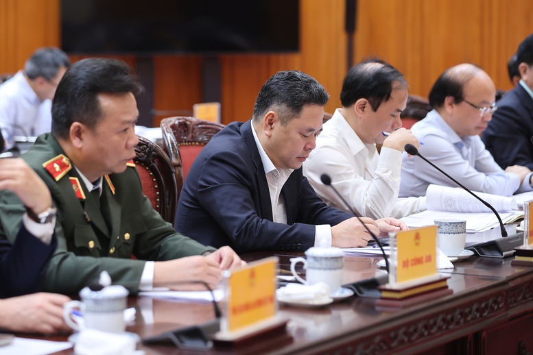 Thủ tướng: Đề xuất ứng ngân sách nhà nước hỗ trợ Quỹ bình ổn giá xăng dầu- Ảnh 3. Thủ tướng: Đề xuất ứng ngân sách nhà nước hỗ trợ Quỹ bình ổn giá xăng dầu- Ảnh 3.