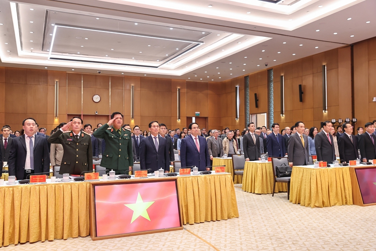 Thủ tướng: Củng cố vững chắc v&agrave;nh đai an ninh - ph&aacute;t triển của đất nước, giữ thế chủ động chiến lược- Ảnh 2.