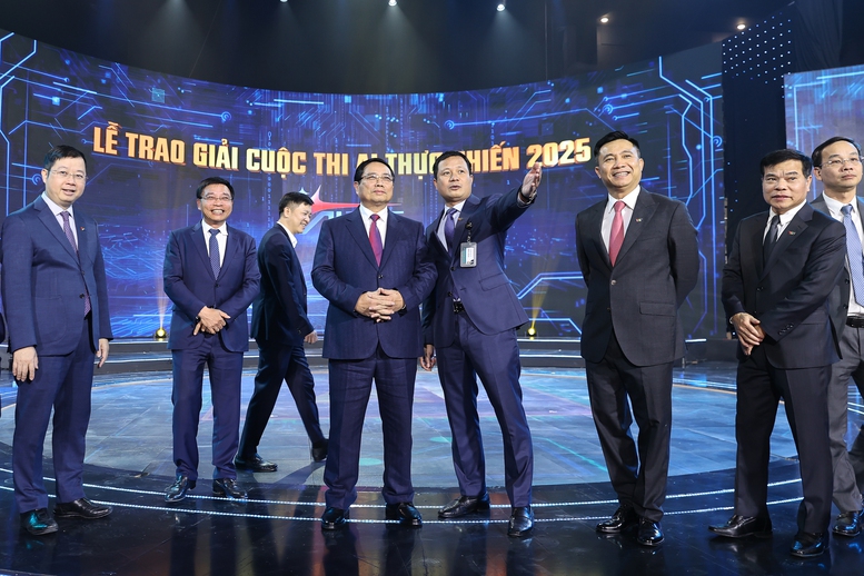 Thủ tướng: VTV phát huy vai trò đặc biệt quan trọng trong hệ thống thông tin, truyền thông và định hướng tư tưởng- Ảnh 11. Thủ tướng: VTV phát huy vai trò đặc biệt quan trọng trong hệ thống thông tin, truyền thông và định hướng tư tưởng- Ảnh 11.